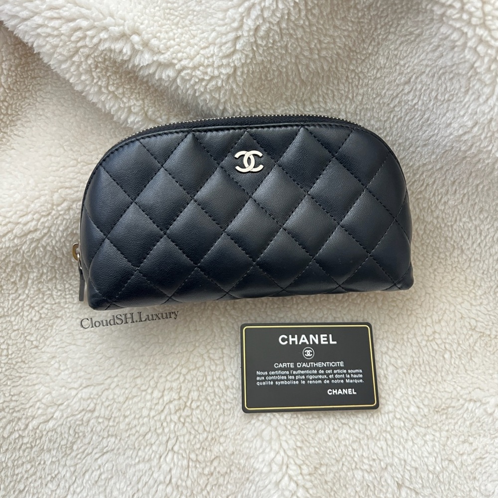 Auth Chanel Quilted Classic CC Logo Black Zip Cosmetic Pouch